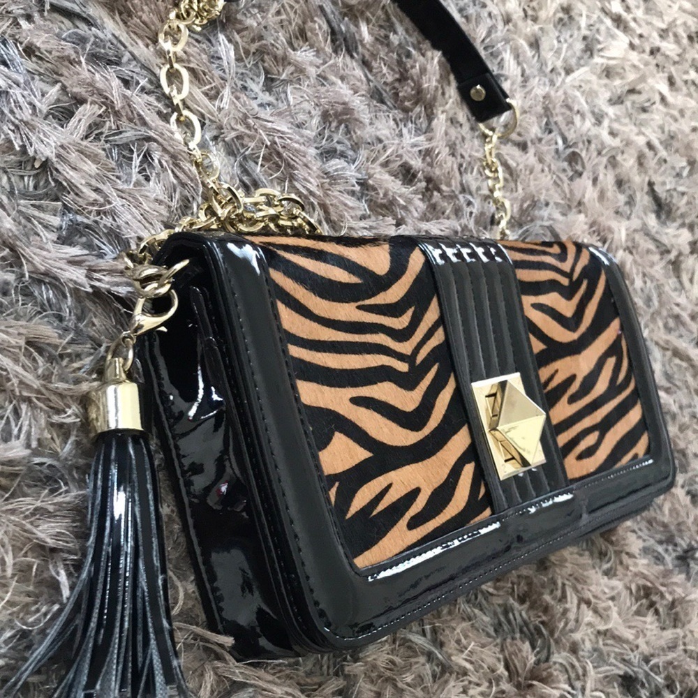 Animal print clutch/shoulder strap included Gold Hardware - Picture 3 of 8